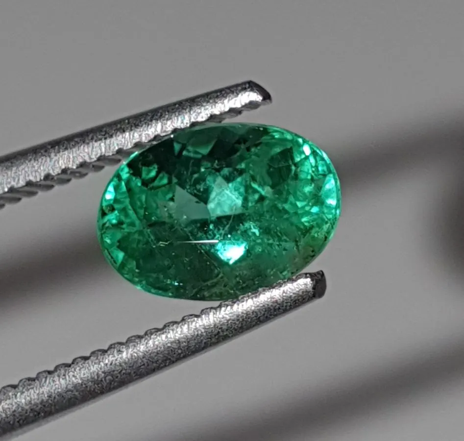EM-14_Smaragd oval cut_1,011ct_grün
