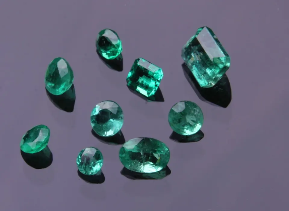 EM-13 LOT_Smaragde rd-oval cut_xxx_