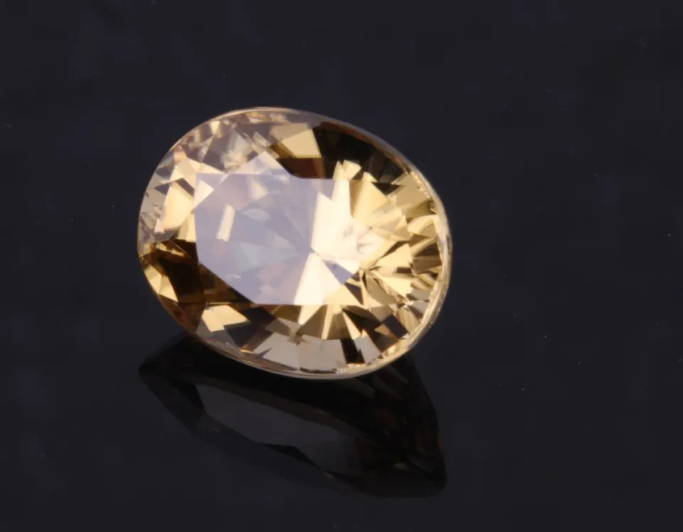Zirkon oval facettiert 10,78ct gelb — Aufnahme 2