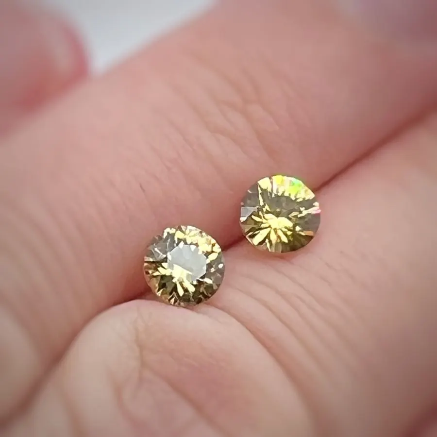 ZIR-09_PAIR Zirkon gelb rd.facett. 2,63ct — Aufnahme 1