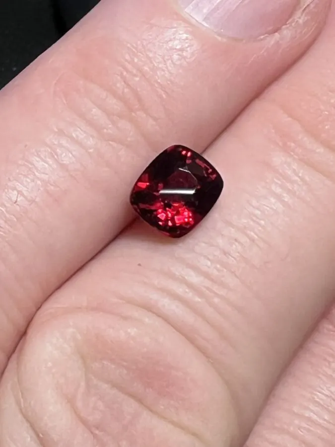 SPI-23_Spinelle cushion 2,45ct rot