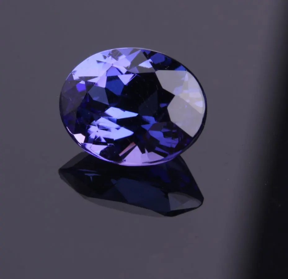 TAN-06_Tansanit_oval_3,17ct_blau_Tansania