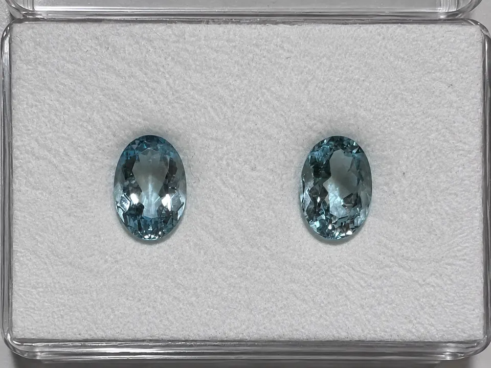 Aquamarin Pärchen (12x8) oval facettiert 6,59ct, medium blue — Aufnahme 1