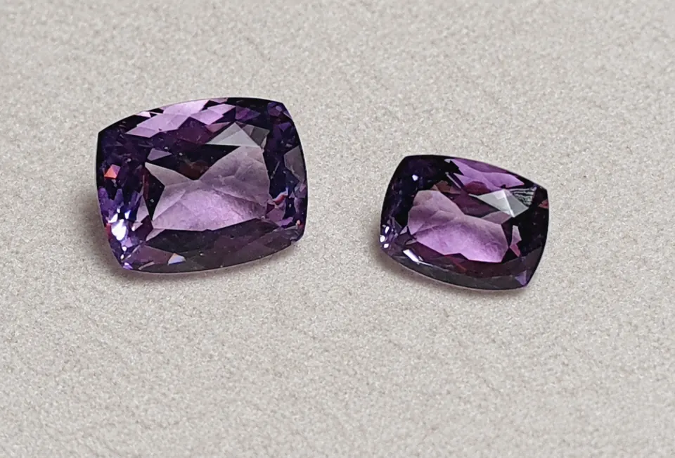 Amethyst Set (2 Stk.) cushion cut 4,62t intense purple — Aufnahme 1