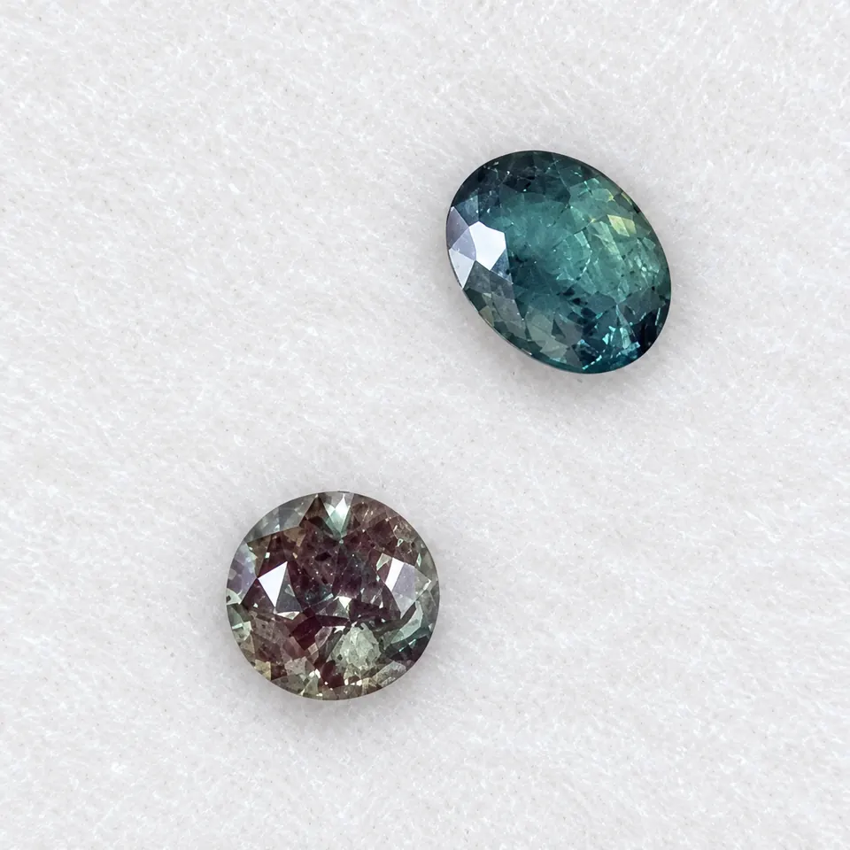 Alexandrit oval facettiert 0,25ct grün-rot — Aufnahme 1