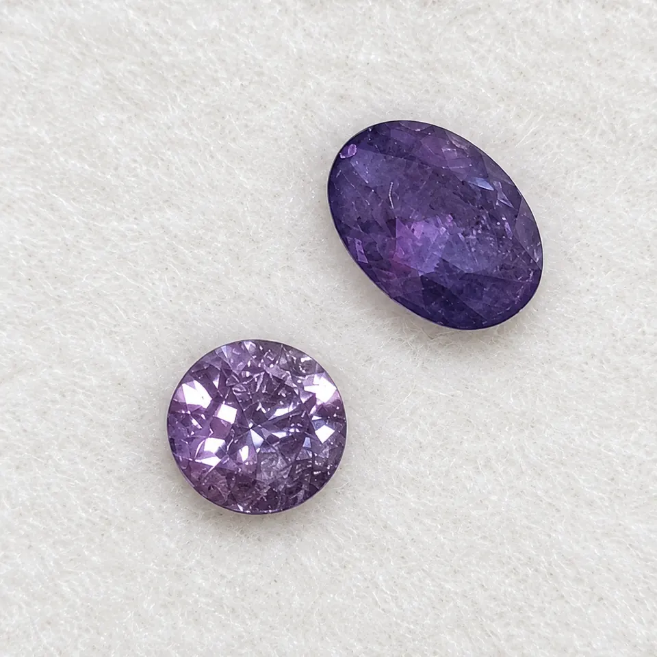 Alexandrit oval facettiert 0,25ct grün-rot — Aufnahme 2