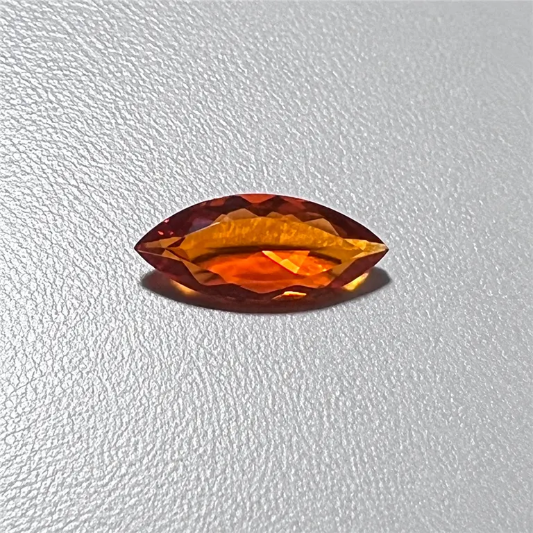 Feueropal Navette facettiert 3,58ct rot-orange — Aufnahme 1