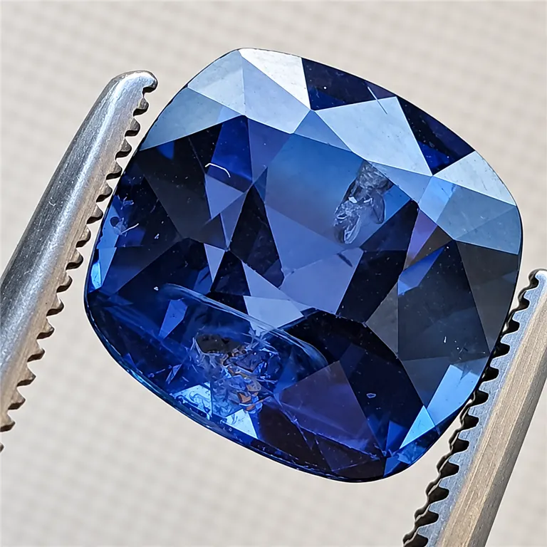 Goldring WG750 Damen mit 3,99ct blauem Saphir + 2 Diamanten 0,53ct (G+/VS+) — Aufnahme 2