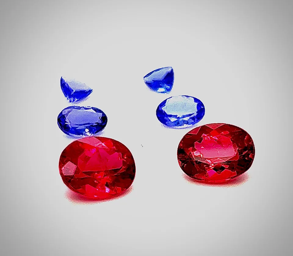 Rubellite und Tansanite - Edelsteinset für Ohrringe — Aufnahme 2