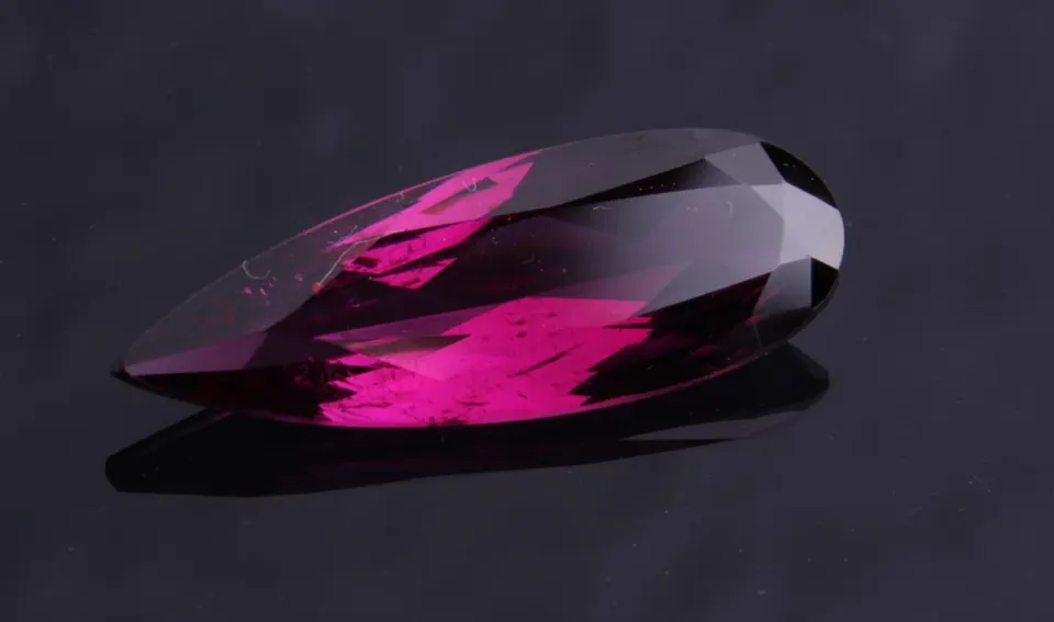 Royal Garnet  Tropfen facettiert 6,44ct purple, Mozambique — Aufnahme 2