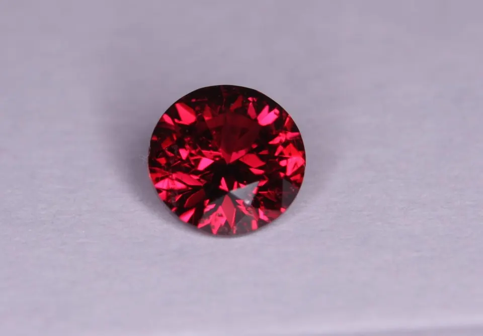 Granat (allg.), Rund, Brillantschliff, 0,46 ct, Namibia