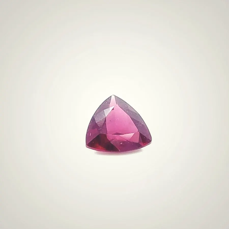 Granat (allg.), Trilliant, facettiert, 4,36 ct, (10,80-11,00)x5,04 mm