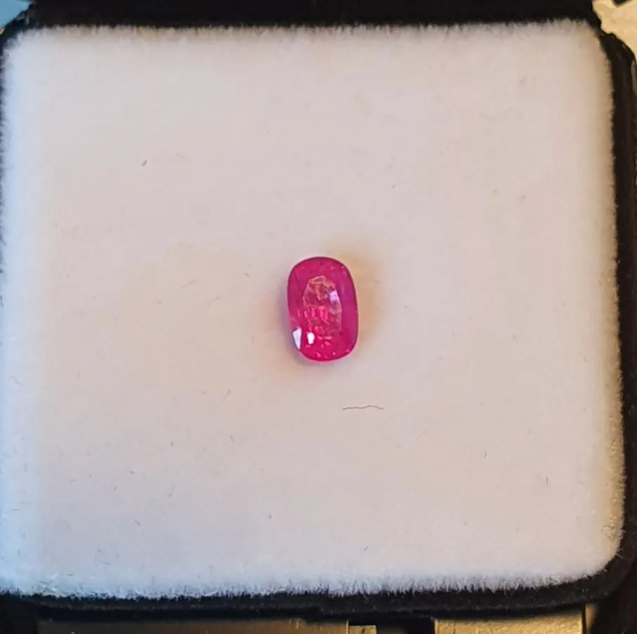 SA-P10 Saphir pink oval 0,75ct Greenland