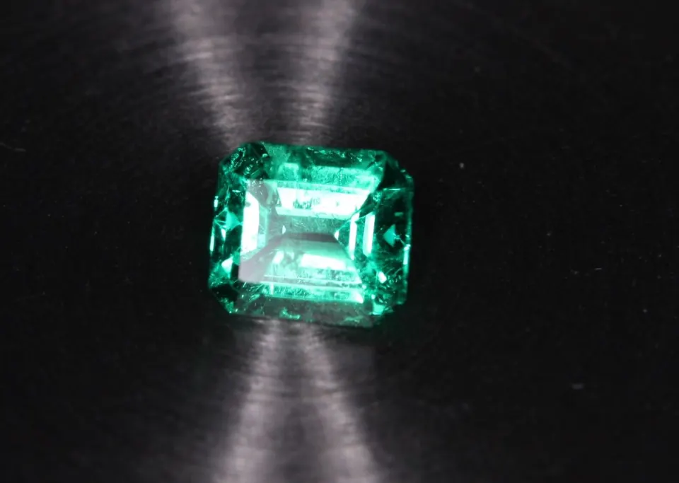 Smaragd, Smaragdschliff (oktagon), Treppenschliff, 0,43 ct, 5,08x4,51x2,87 mm, Kolumbien