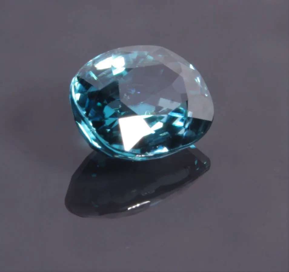 ZIR-01_Zirkon_oval_3,89ct_blau_Kambodscha_IGI