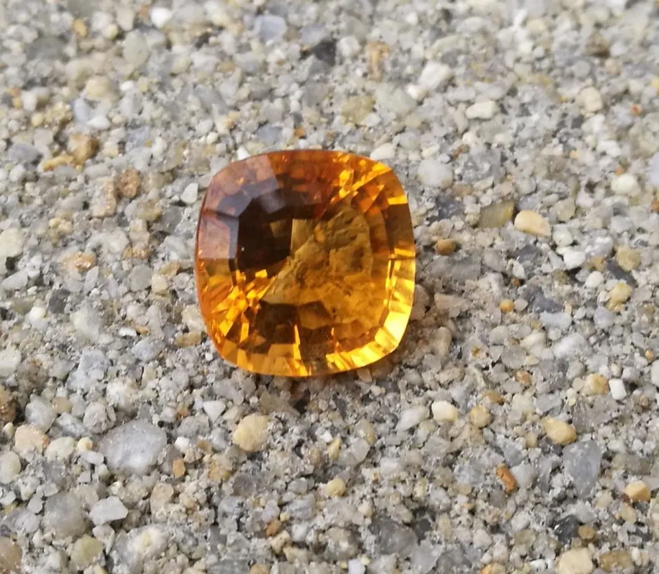 Q-CI02_square cushion_3,96ct_Madeiragelb_IGI