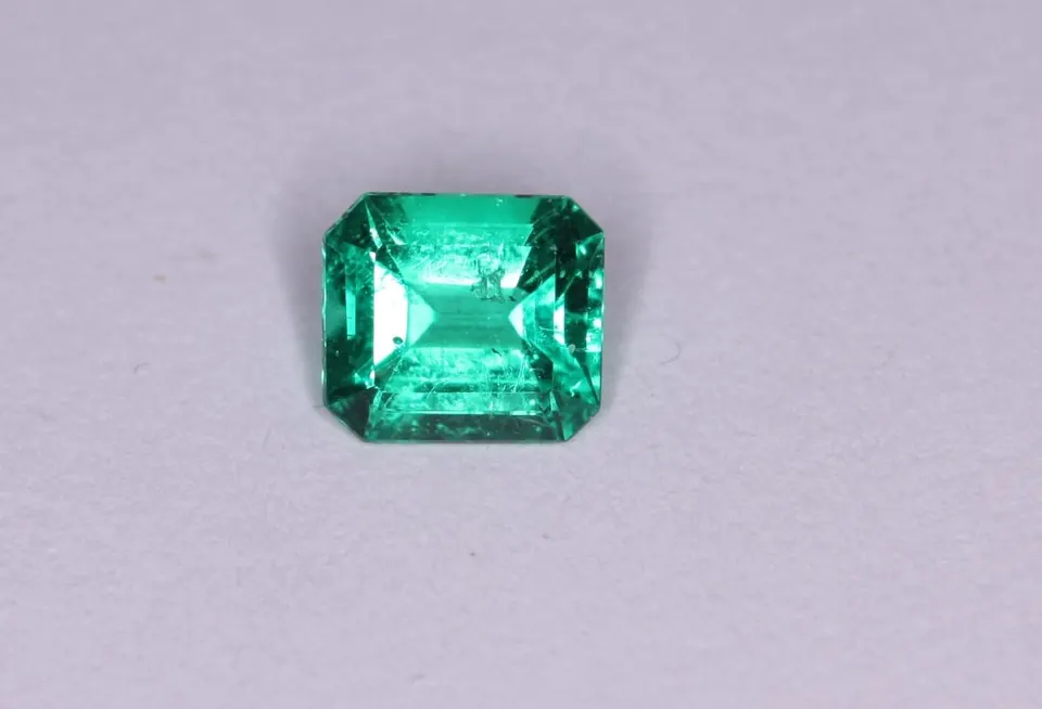 Smaragd, Smaragdschliff (oktagon), Treppenschliff, 0,43 ct, 5,08x4,51x2,87 mm, Kolumbien