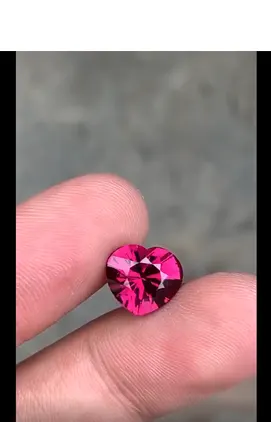 GR-M05 Malayagranat_heart_4,02ct_pink