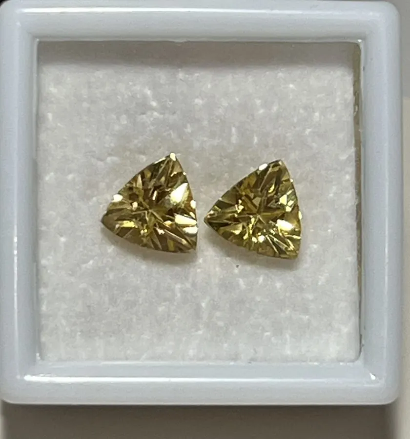 Goldberyll Pärchen trillion fac. 2,05ct gelb