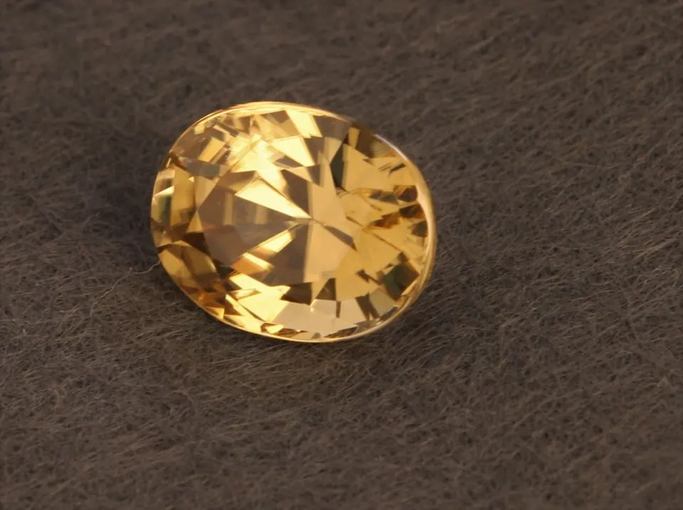 Zirkon oval  facettiert 10,78ct gelb