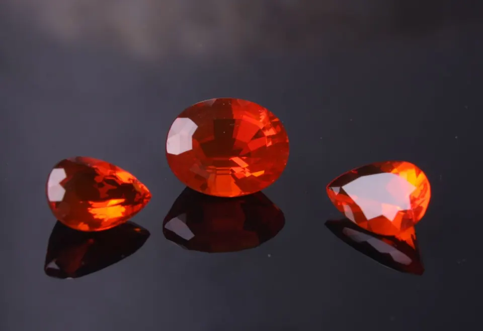 OP-F02 Feueropal_pear cut 2,240ct_orange