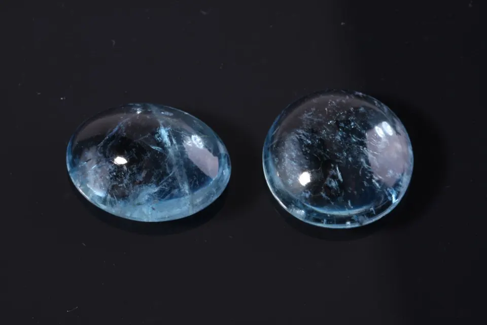 Aquamarin, Freiform, Cabochon, 8,66 ct, (14,55-14,74)x 5,81 mm