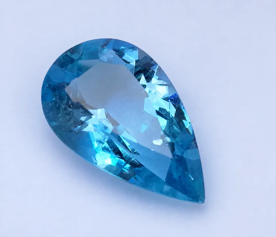 Aquamarin Tropfen facettiert 2,44ct, intense blue, GLA-Gutachten