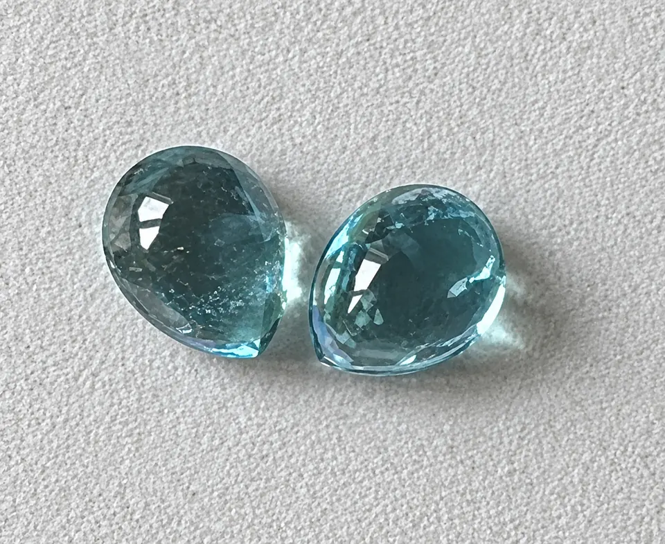 Aquamarin, Tropfen, Cabochon, 5,49 ct, ca. 10x8 mm
