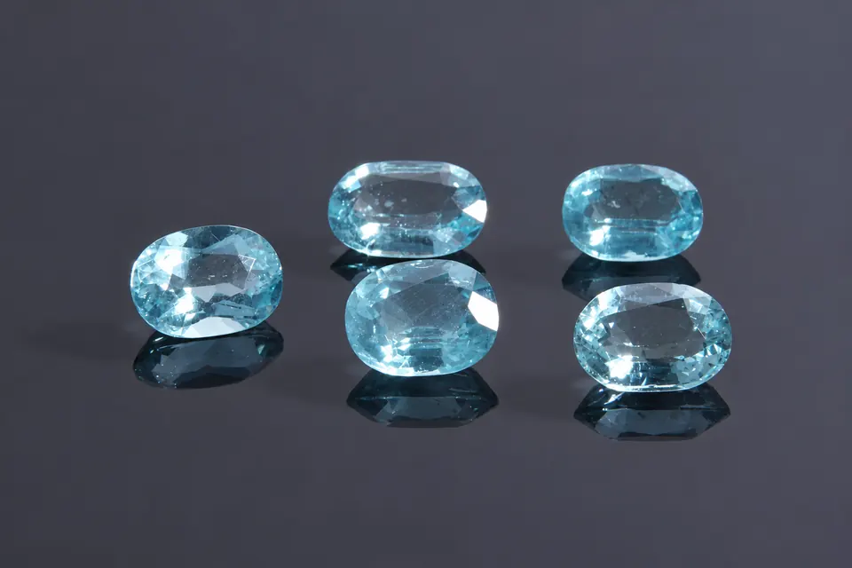 Apatit Set (ca.7x6) oval facettiert 2,53ct bluish green