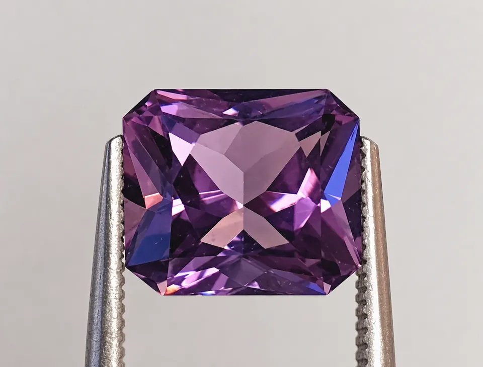 Amethyst emerald cut 4,43ct intense purple