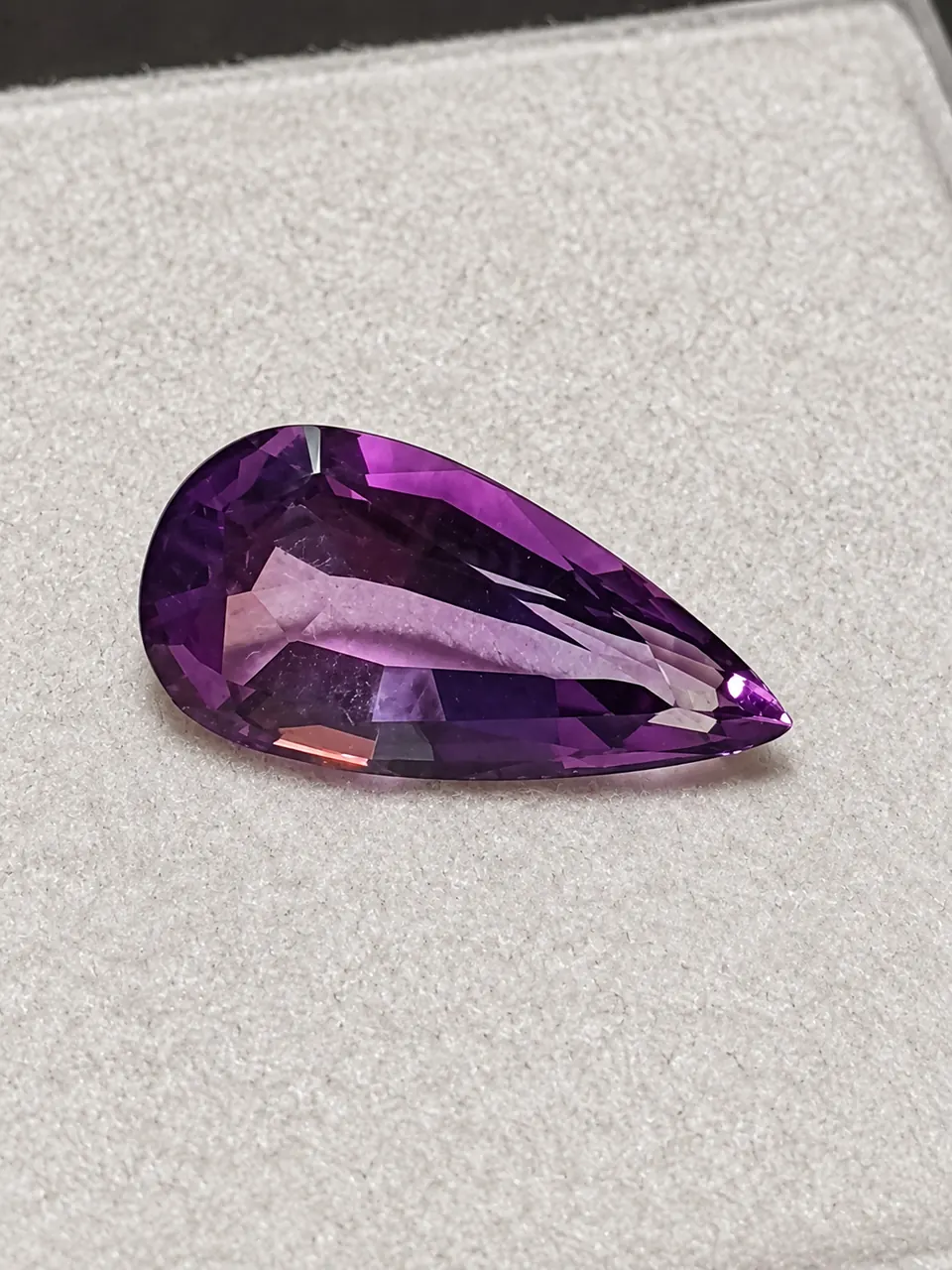 Amethyst pear facettiert 4,04ct purple