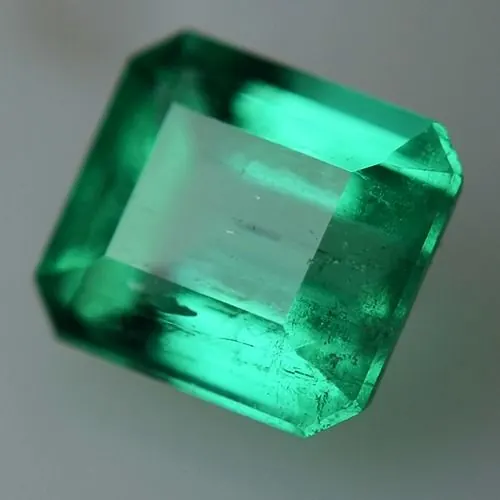 Smaragd, Smaragdschliff (oktagon), Treppenschliff, 0,82 ct, 5,83x5,20x3,68 mm, Kolumbien