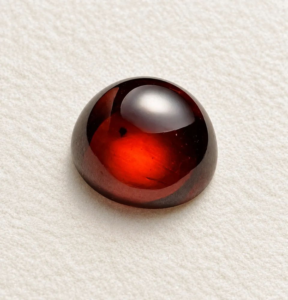 Andradit, Rund, Cabochon, 5,02 ct, d=9,60x5,4 mm, Namibia