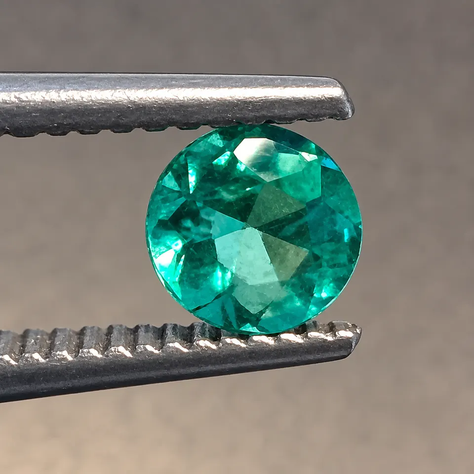 Smaragd, Rund, facettiert, 0,37 ct, (4,75-4,82)x2,92 mm, Brasilien