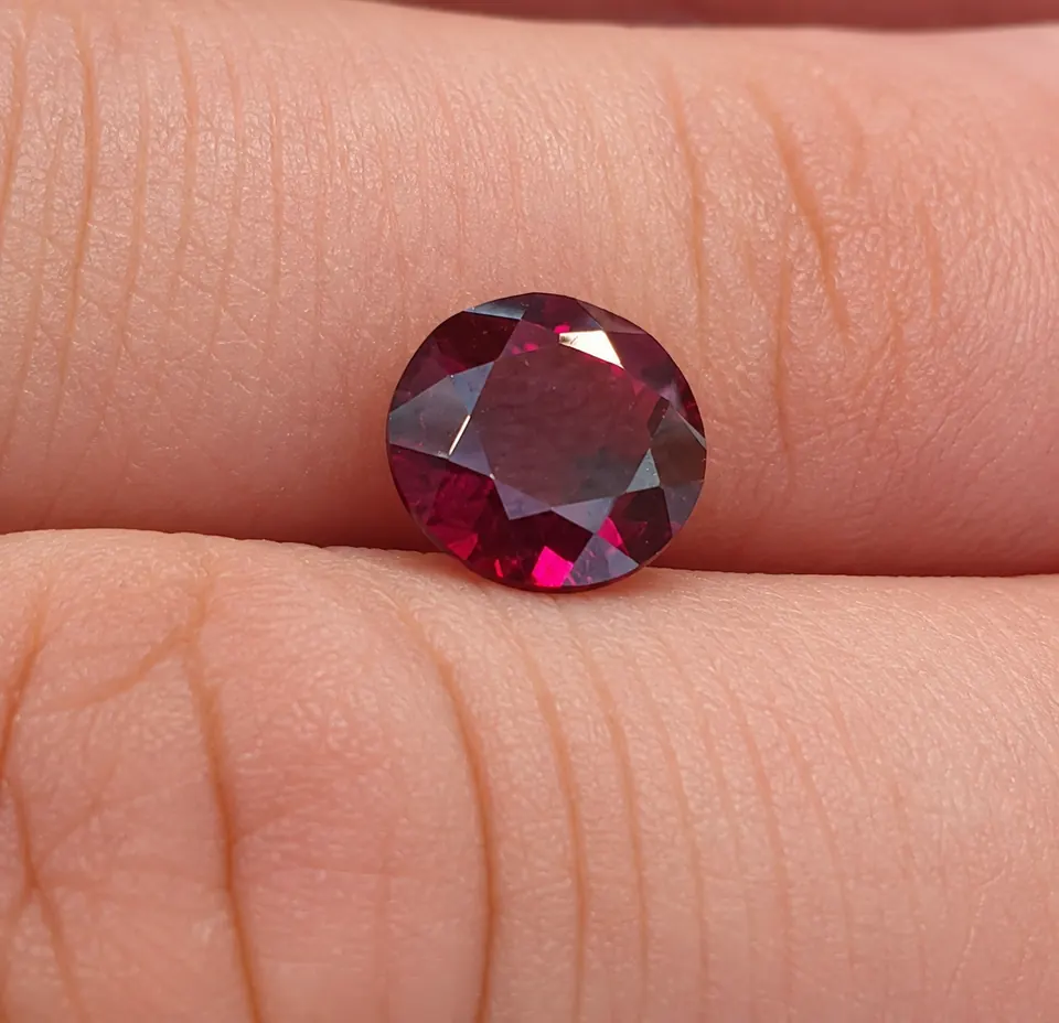 Rhodolith, Rund, facettiert, 2,61 ct, Brasilien