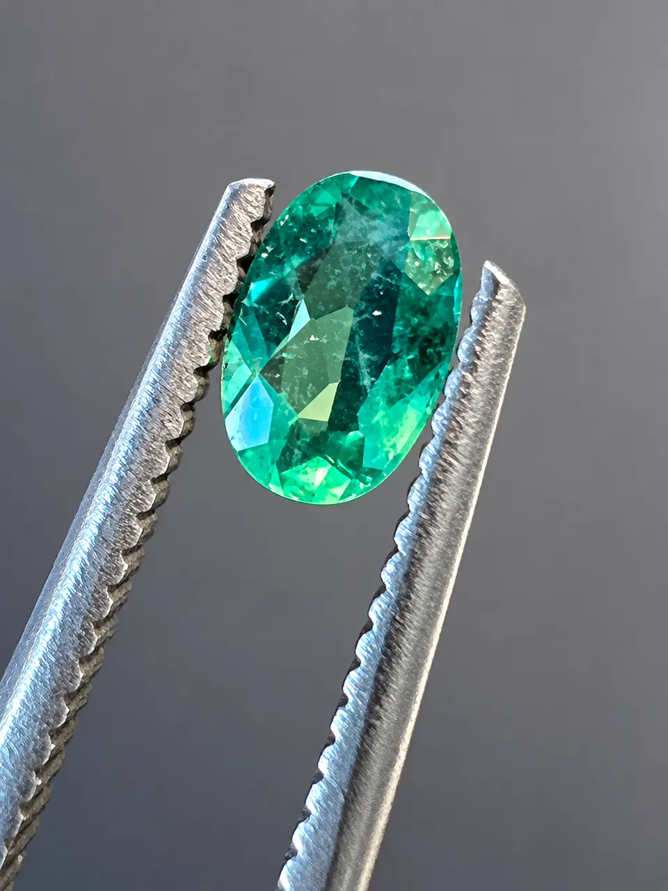 Smaragd oval facettiert 0,28ct grün Brasilien