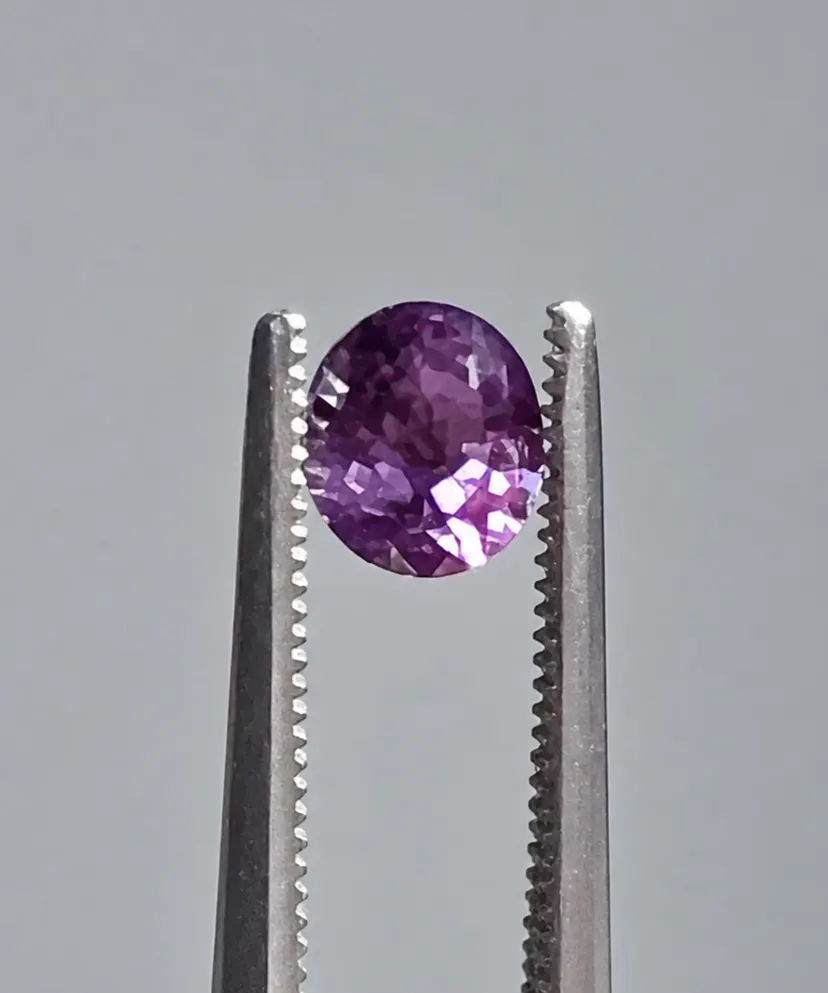 Farbwechsel-Granat oval cut 0,84ct blue-violett
