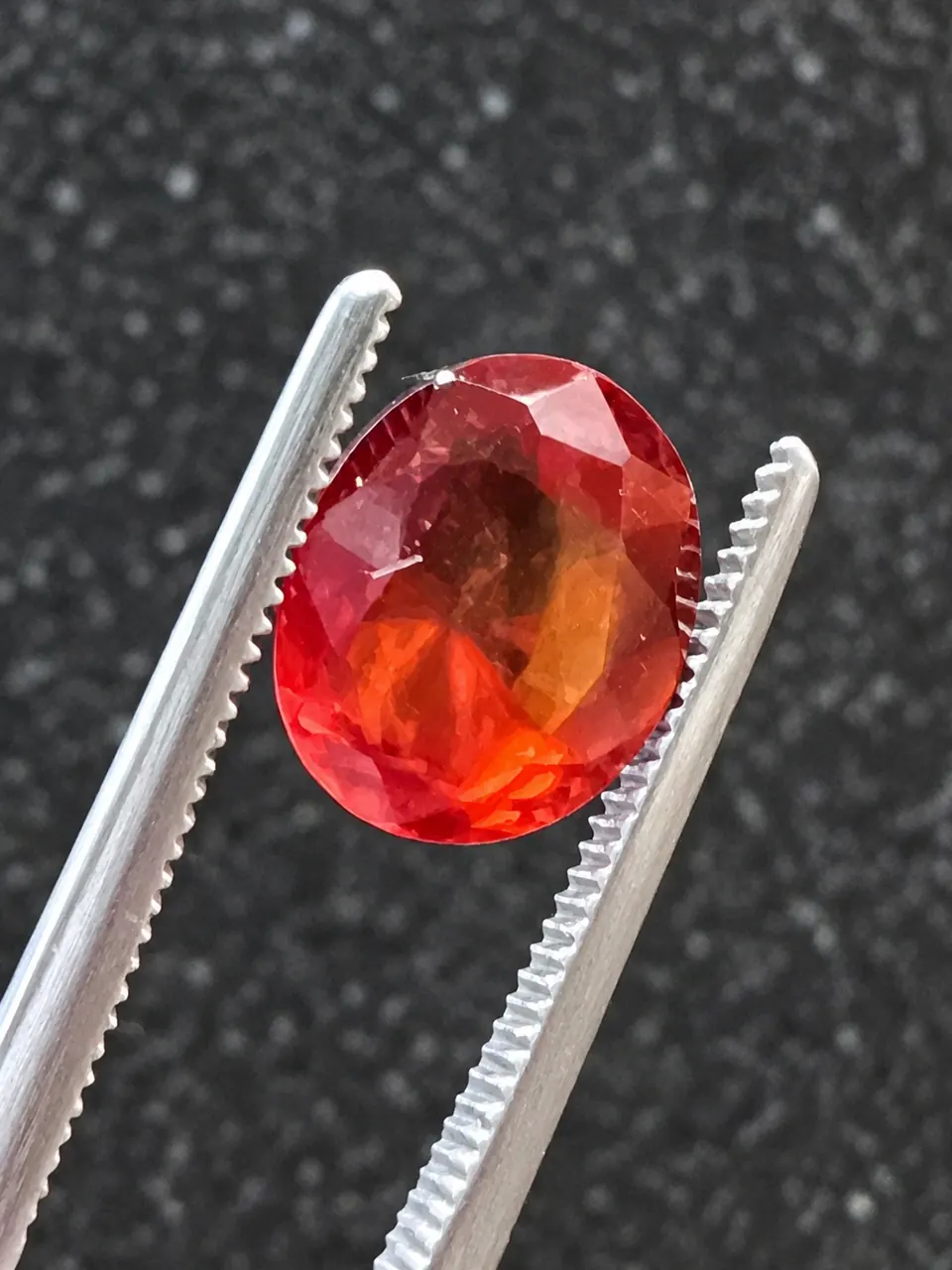 Hessonit-Granat oval facettiert 3,19ct orange