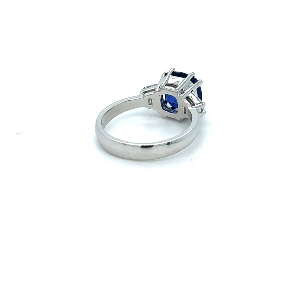 Goldring WG750 Damen mit 3,99ct blauem Saphir + 2 Diamanten 0,53ct (G+/VS+) — Aufnahme 4