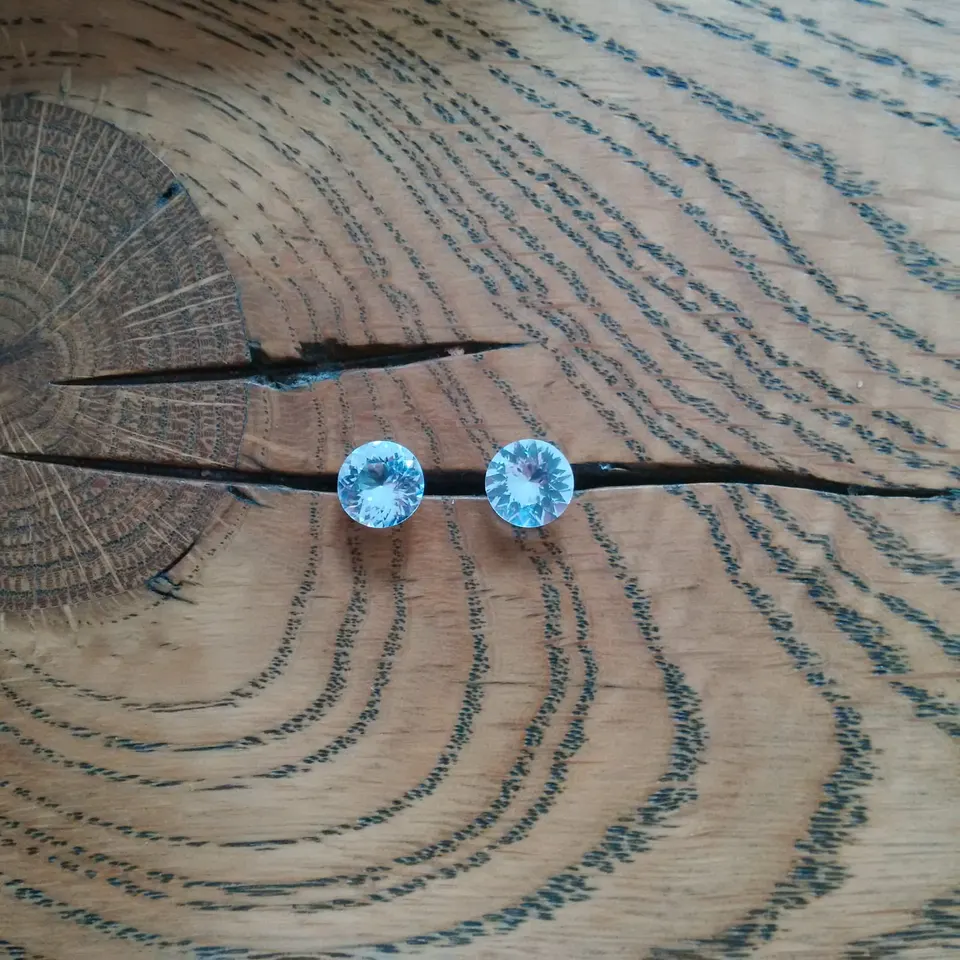 Weiße Saphire - die "echte" Alternative zu Diamanten - als Top-Edelstein extrem hart, hohe Lichtbrechnung und preislich sehr attraktiv