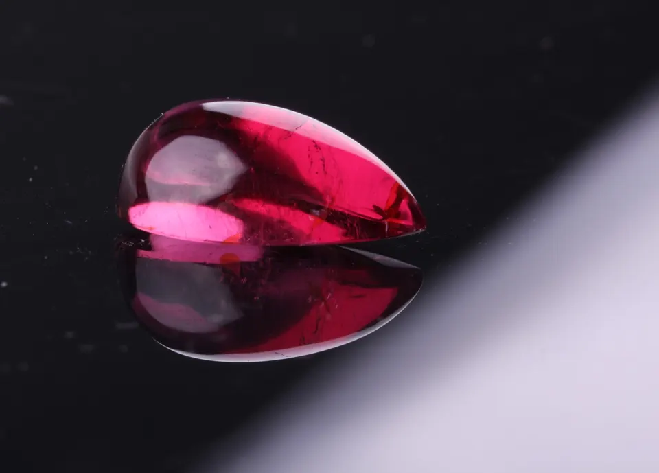 Turmalin (Rubellit) pear Cabochon 19,2x11,8mm - 13,48ct (TUR-R02) (Foto3 Komb. mit Morganit)