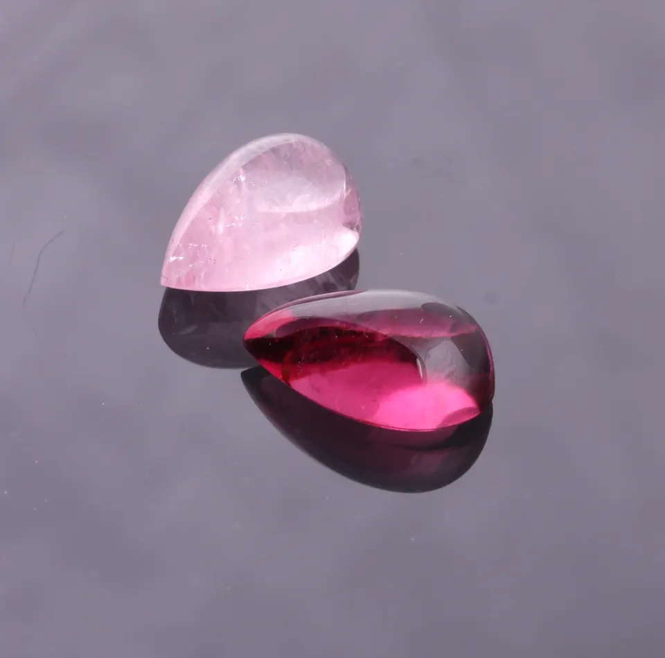 Turmalin (Rubellit) pear Cabochon 19,2x11,8mm - 13,48ct (TUR-R02) (Foto3 Komb. mit Morganit)