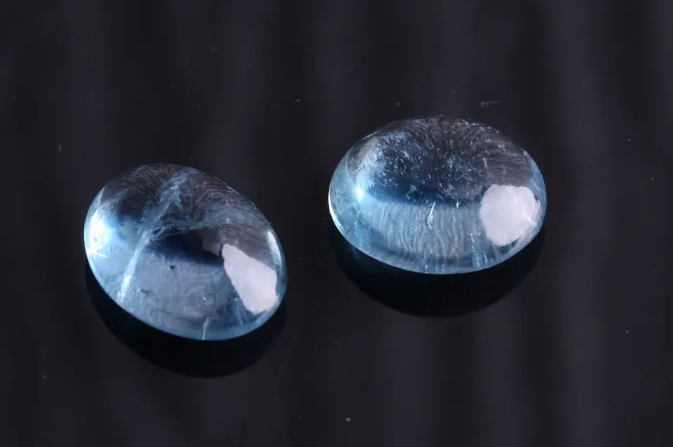 Aquamarin Pärchen, med.blue, oval Cabochon, 16,60ct