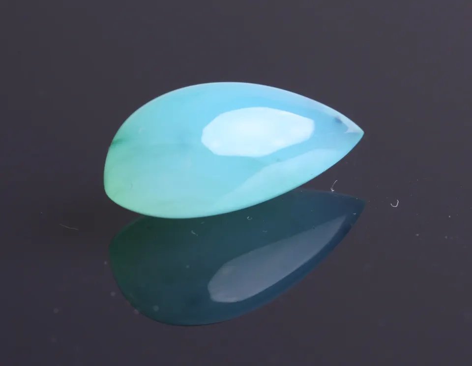 Andenopal, pear Cabochon, 6,80ct
