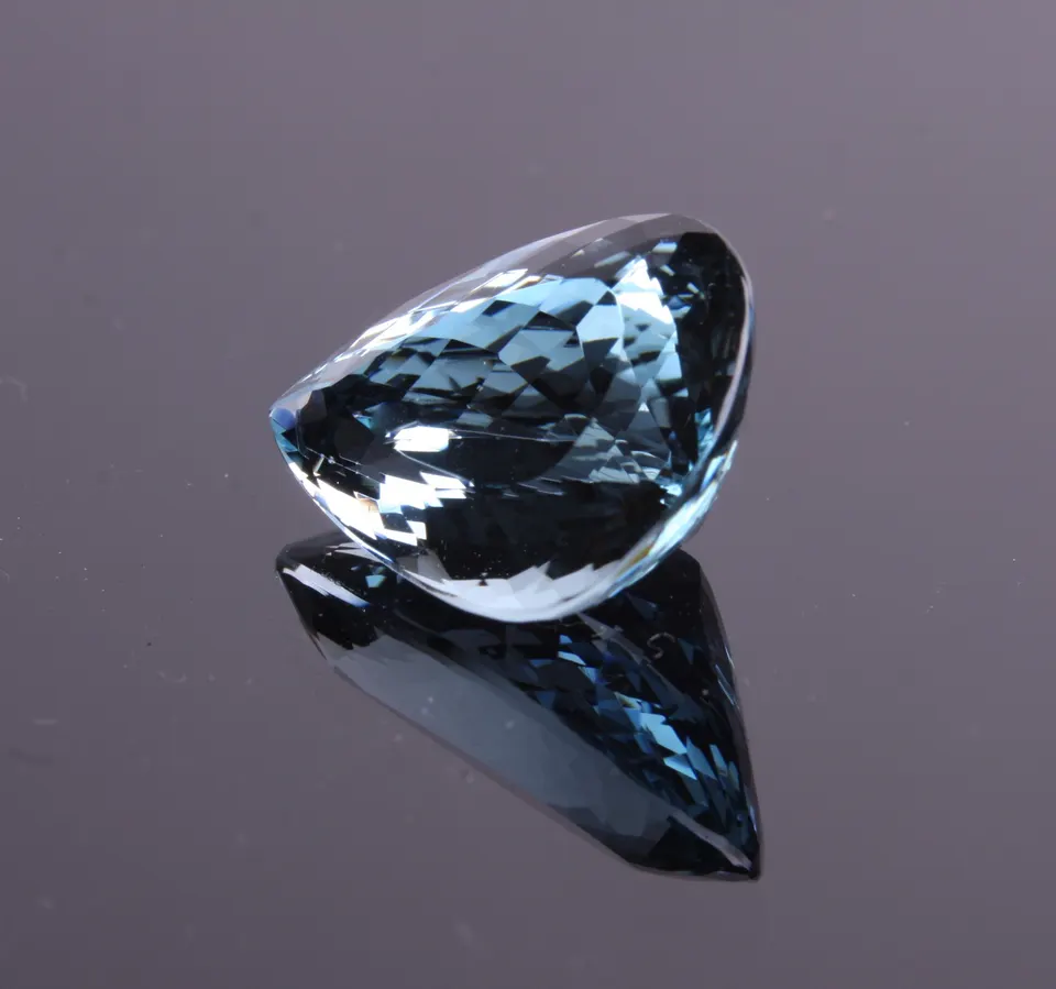 Aquamarin, med.blue, pear facet., 15,44ct augenrein