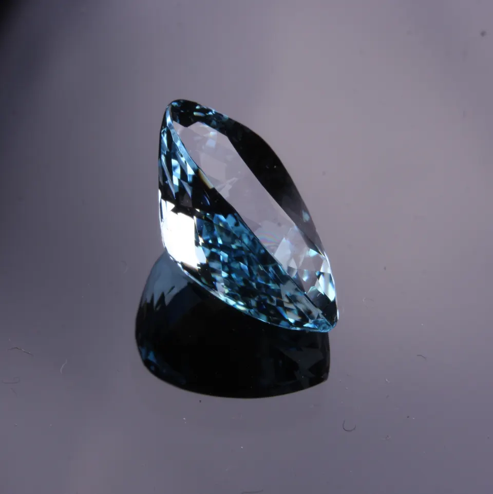 Aquamarin, med.blue, pear facet., 15,44ct augenrein