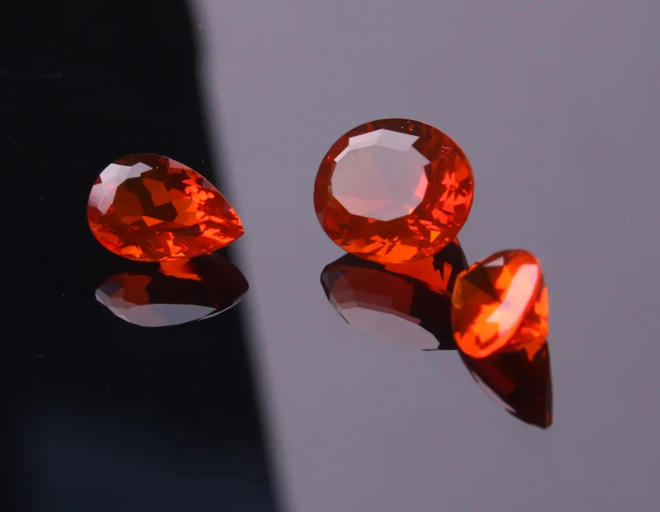 Mexikanische Feueropale, Pärchen pear (4,01ct) + oval (4,72ct) orange