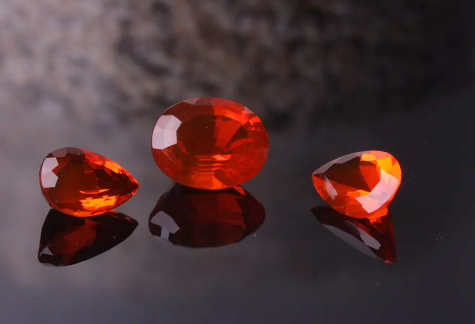 Mexikanische Feueropale, Pärchen pear (4,01ct) + oval (4,72ct) orange