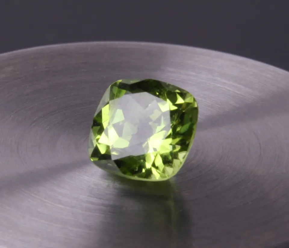 Peridot cushion (Pakistan) 2,96ct