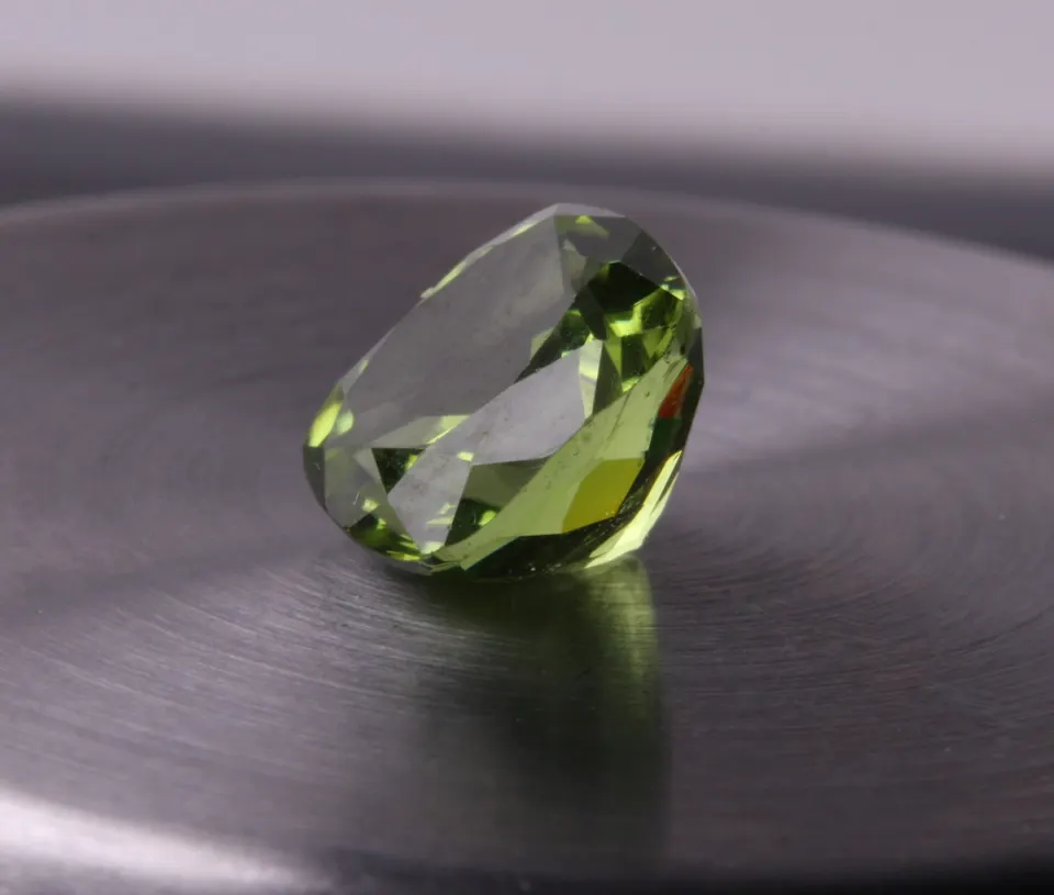 Peridot cushion (Pakistan) 2,96ct